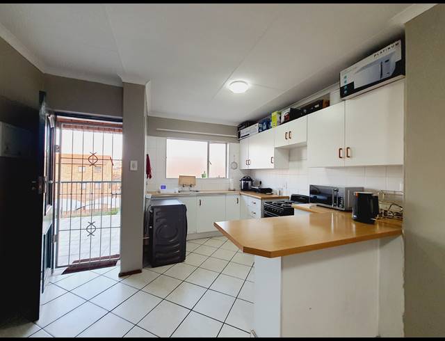 1 BEDROOM APARTMENT TO LET IN HALFWAY GARDENS